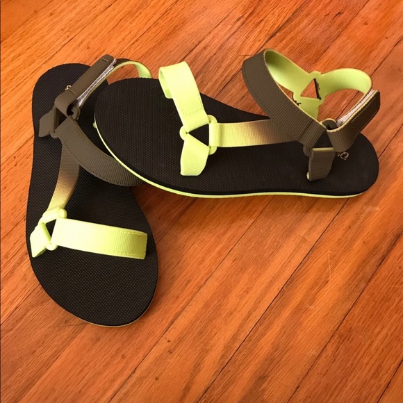 qupid flip flops